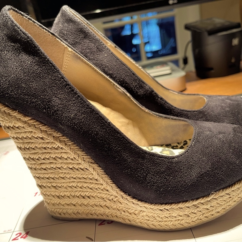 'Delicious' brand 7.5 espadrille wedge ..